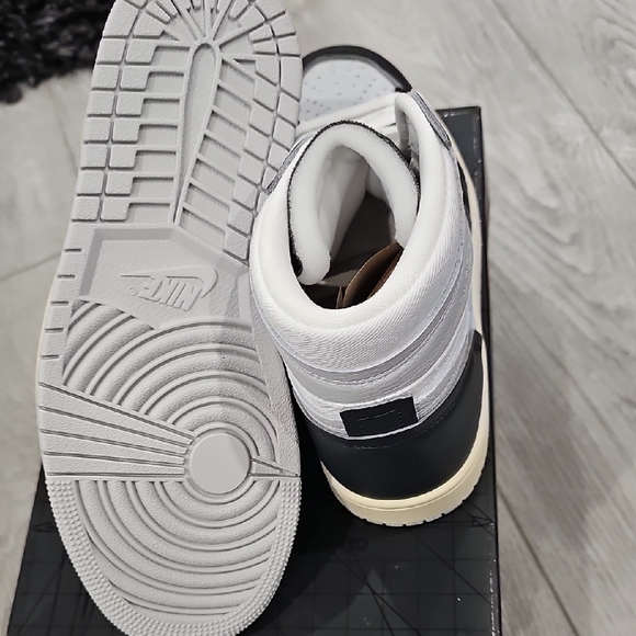 New High-Top Sneakers in Black and White - Picture 6 of 7